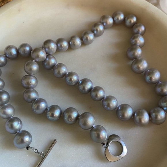 Natural platinum color fresh water knotted pearls - Picture 4 of 9